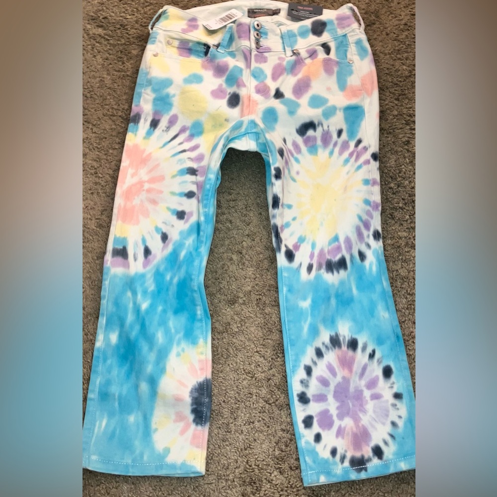NWT Super cute Torrid size 12 cropped jegging